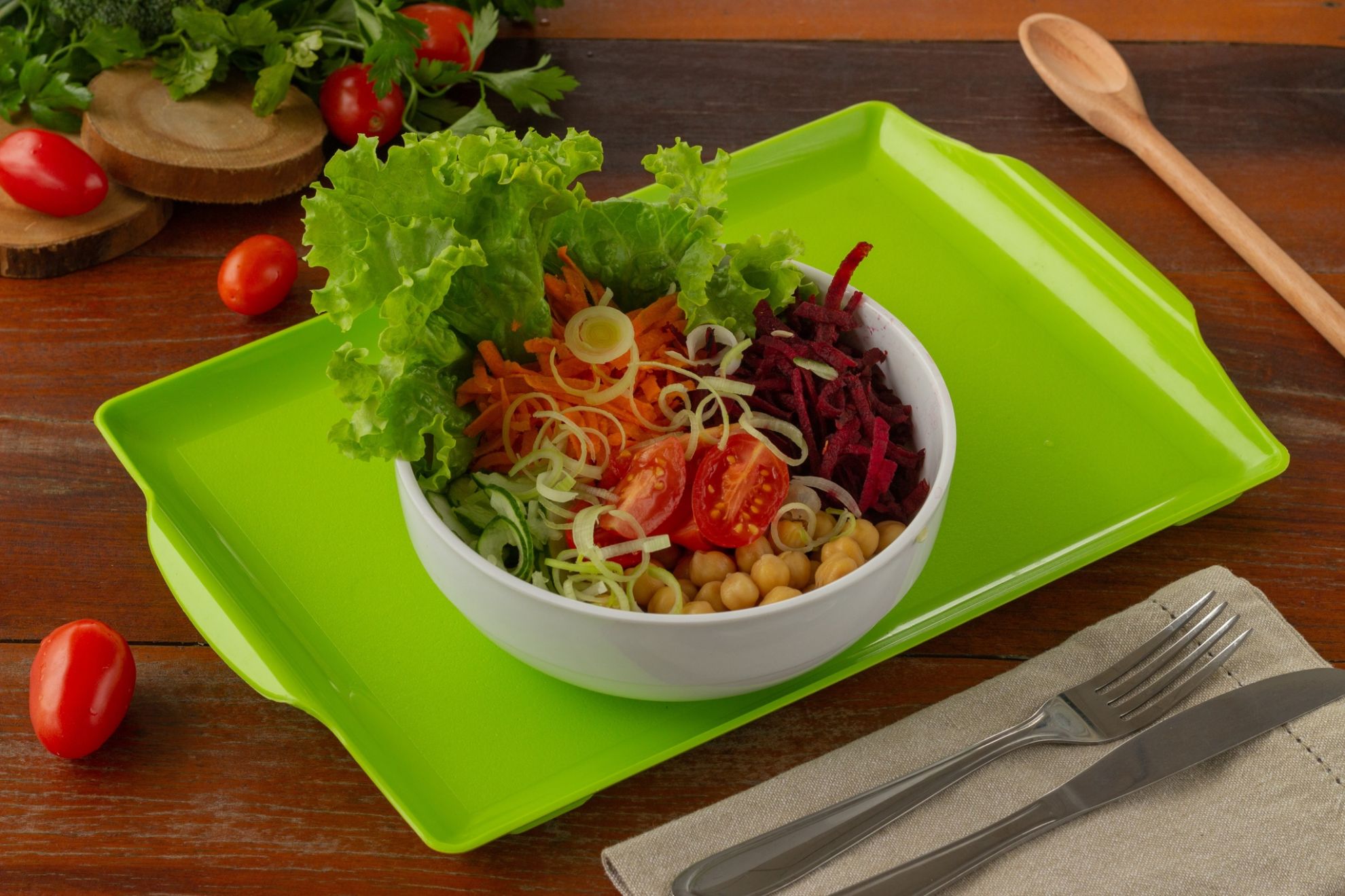  <b>Salada Vegana</b> <br/>Ingredientes: Alface americano, alface roxo, grão de bico, alho poró, beterraba, pepino, cenoura ralada, tomate cereja, molho italiano. [+R$ 30,60]